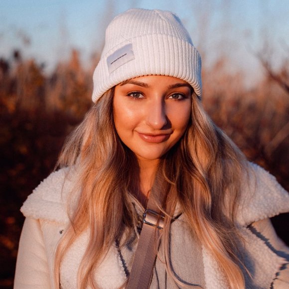 Meet your Posher, Christina - Picture 1 of 1